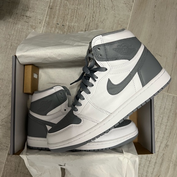 Jordan 1 Retro High OG - 8.5 Men’s - Picture 2 of 4